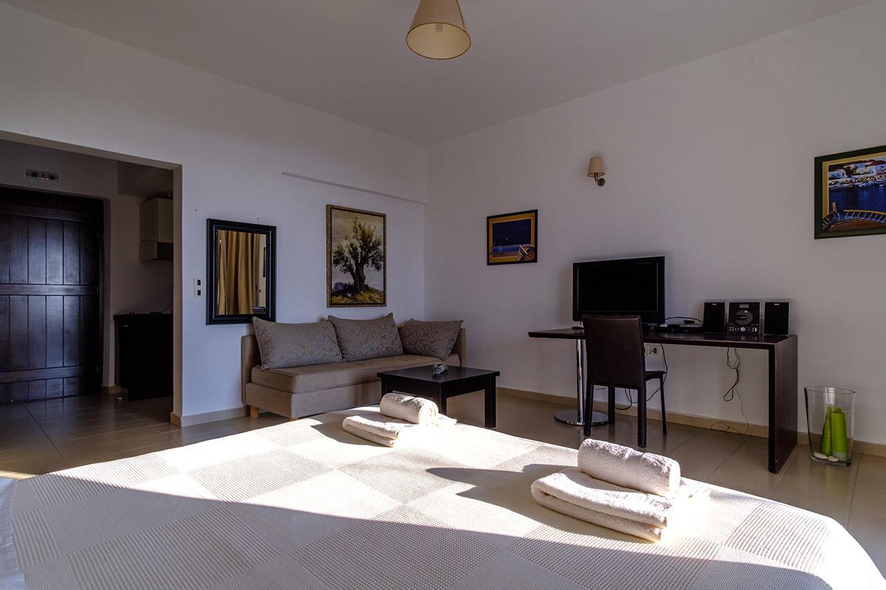 Gerakari Suites Agia Pelagia  エクステリア 写真